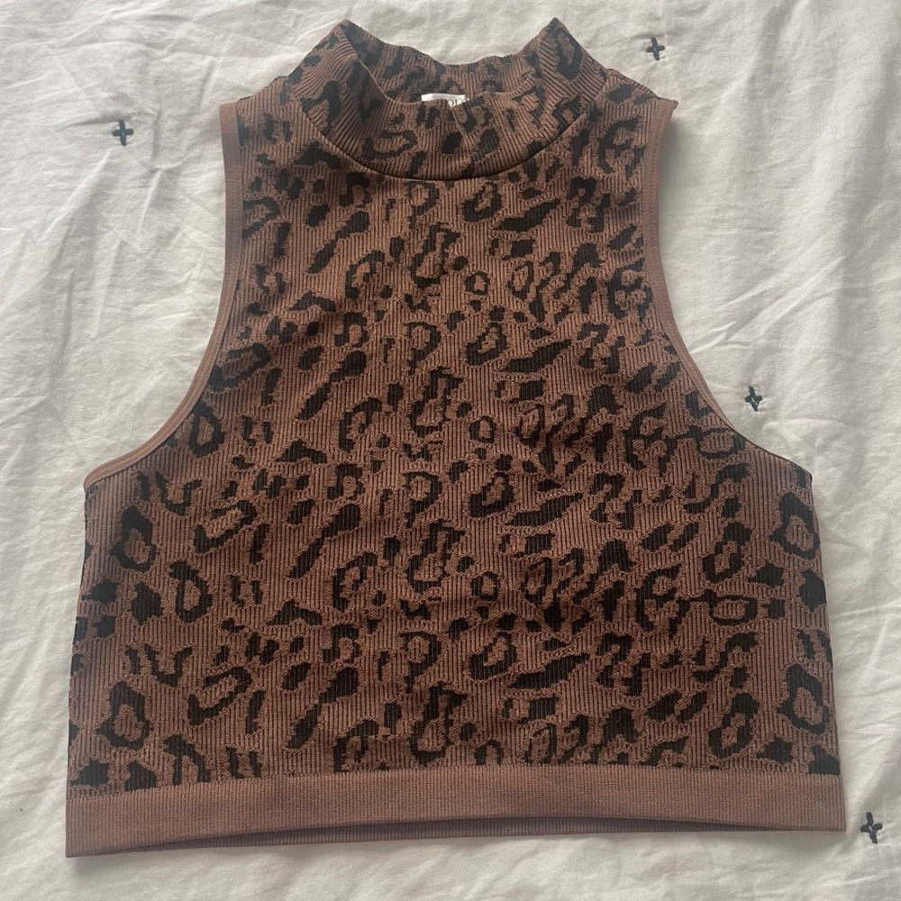 • leopard/ cheetah print racerback cropped tank